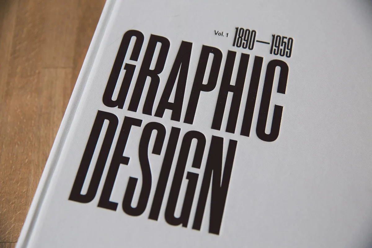Libros — Close-up image of a graphic design book cover with bold text.